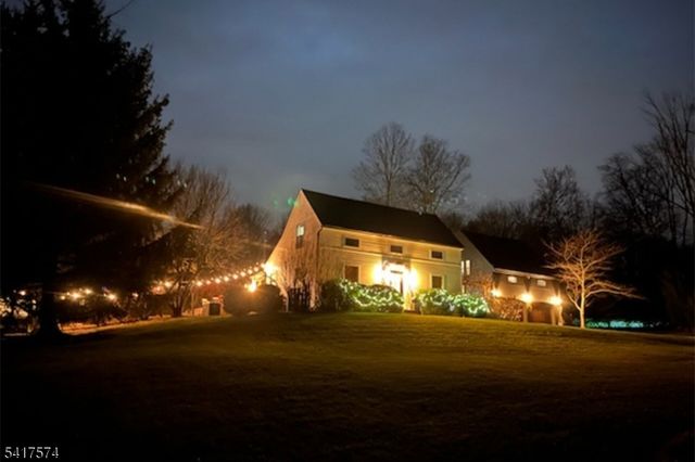 2 Schoolhouse Lane, Tewksbury Twp., NJ 08833