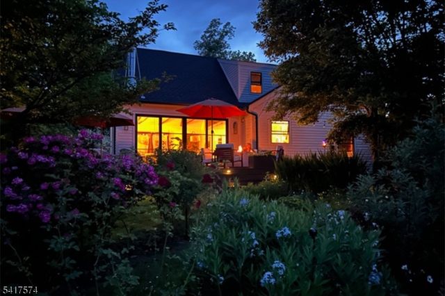 2 Schoolhouse Lane, Tewksbury Twp., NJ 08833