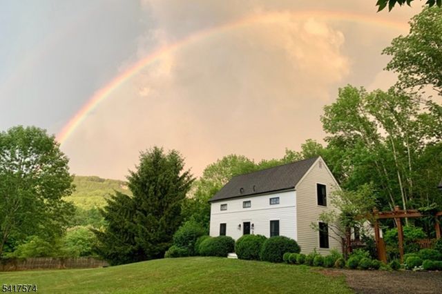 2 Schoolhouse Lane, Tewksbury Twp., NJ 08833