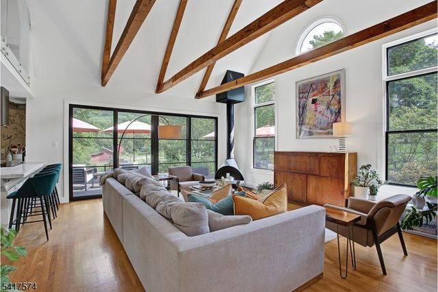 2 Schoolhouse Lane, Tewksbury Twp., NJ 08833