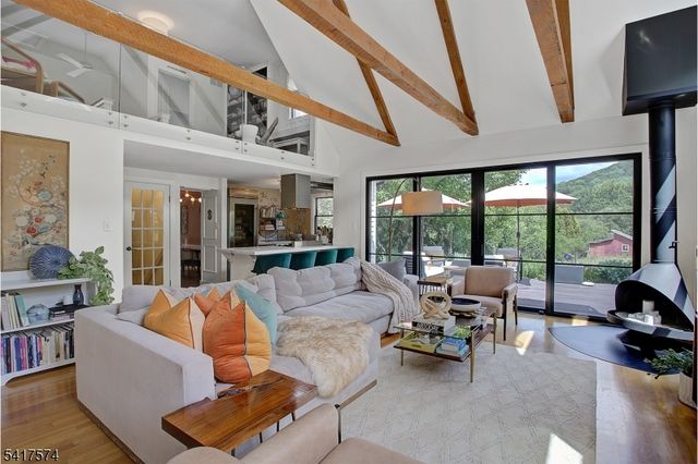 2 Schoolhouse Lane, Tewksbury Twp., NJ 08833