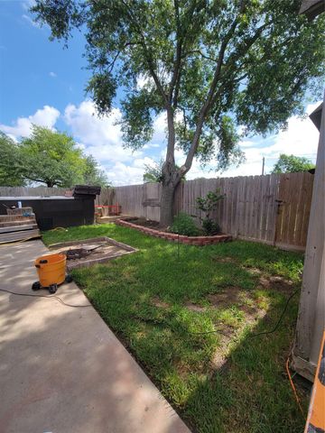 204 King William Drive, La Porte, TX 77571