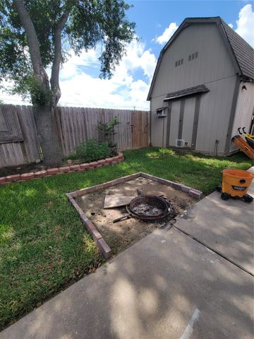 204 King William Drive, La Porte, TX 77571
