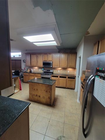 204 King William Drive, La Porte, TX 77571