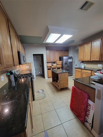 204 King William Drive, La Porte, TX 77571