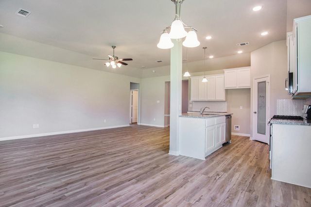 12 Cattle Drive, Bay City, TX 77414