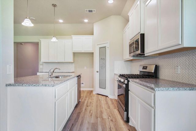 12 Cattle Drive, Bay City, TX 77414