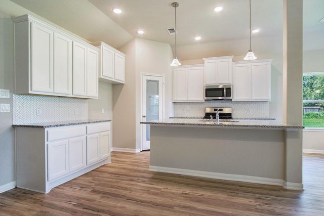 12 Cattle Drive, Bay City, TX 77414