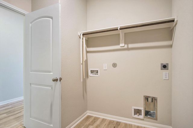 12 Cattle Drive, Bay City, TX 77414