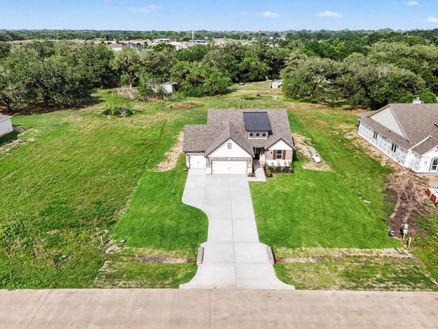12 Cattle Drive, Bay City, TX 77414