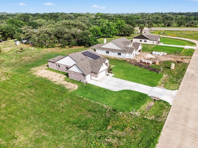 12 Cattle Drive, Bay City, TX 77414