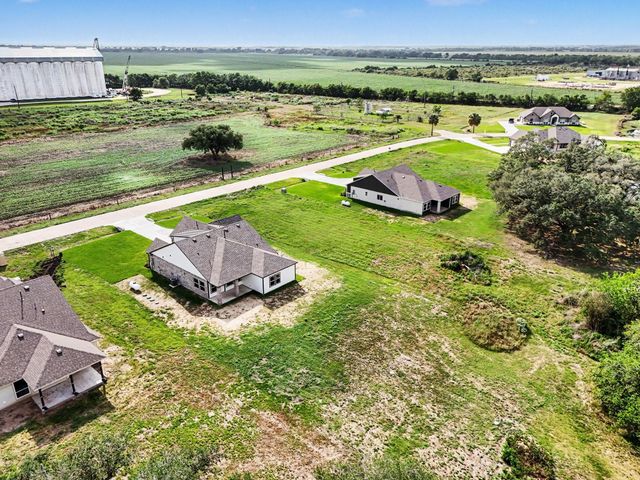 12 Cattle Drive, Bay City, TX 77414