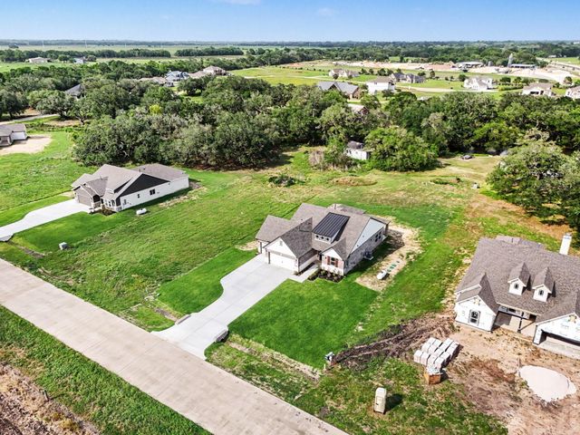 12 Cattle Drive, Bay City, TX 77414
