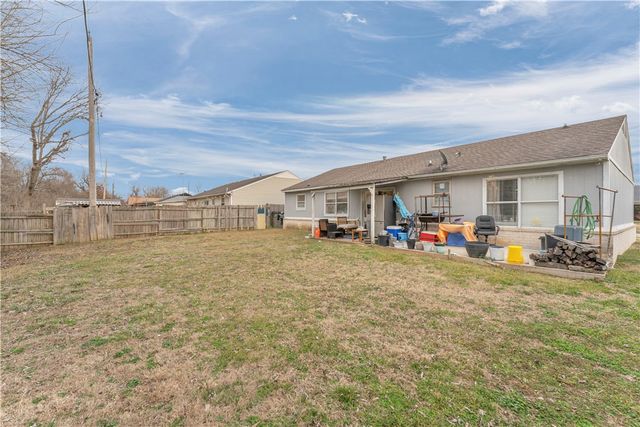 2214 S 17th Place, Rogers, AR 72758