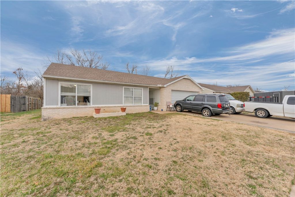 2214 S 17th Place, Rogers, AR 72758