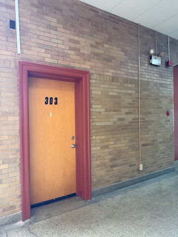 90 Mckinstry Ave 303, Chicopee, MA 01013