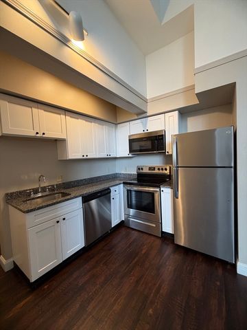 90 Mckinstry Ave 303, Chicopee, MA 01013