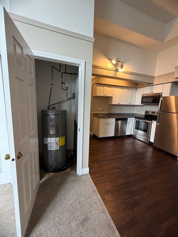 90 Mckinstry Ave 303, Chicopee, MA 01013