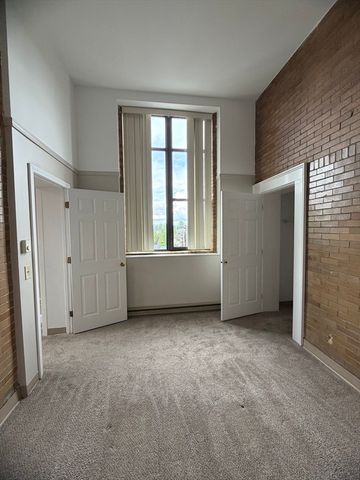 90 Mckinstry Ave 303, Chicopee, MA 01013
