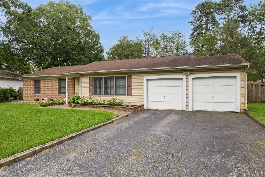2769 Pond Road, Ronkonkoma, NY 11779 — photo 2