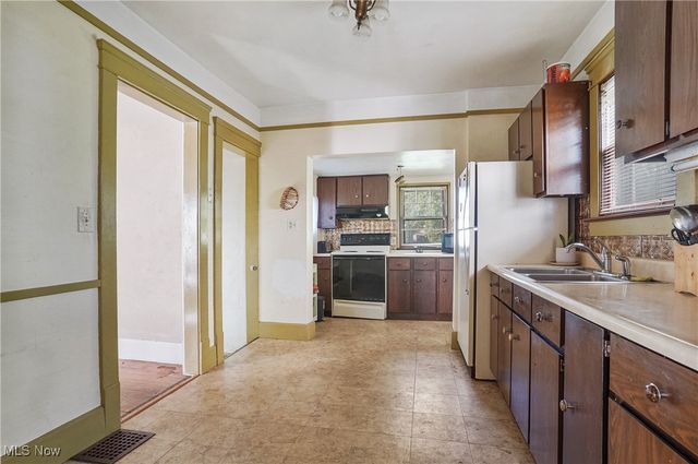 40 Manchester Avenue, Youngstown, OH 44509