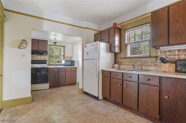 40 Manchester Avenue, Youngstown, OH 44509