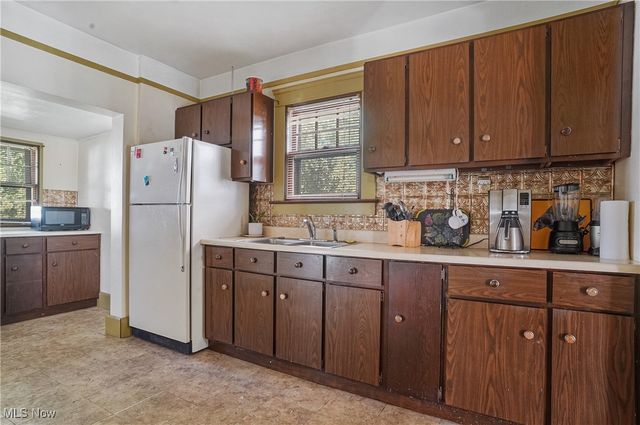 40 Manchester Avenue, Youngstown, OH 44509