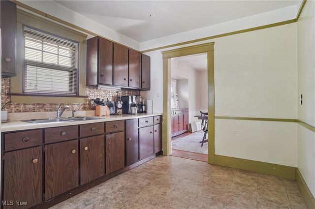 40 Manchester Avenue, Youngstown, OH 44509