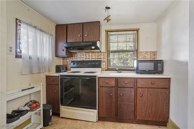 40 Manchester Avenue, Youngstown, OH 44509