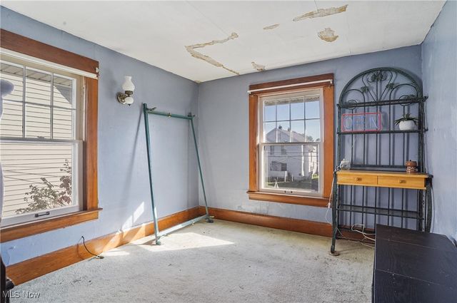 40 Manchester Avenue, Youngstown, OH 44509