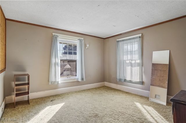 40 Manchester Avenue, Youngstown, OH 44509