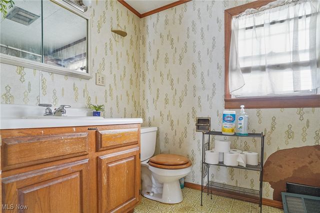 40 Manchester Avenue, Youngstown, OH 44509