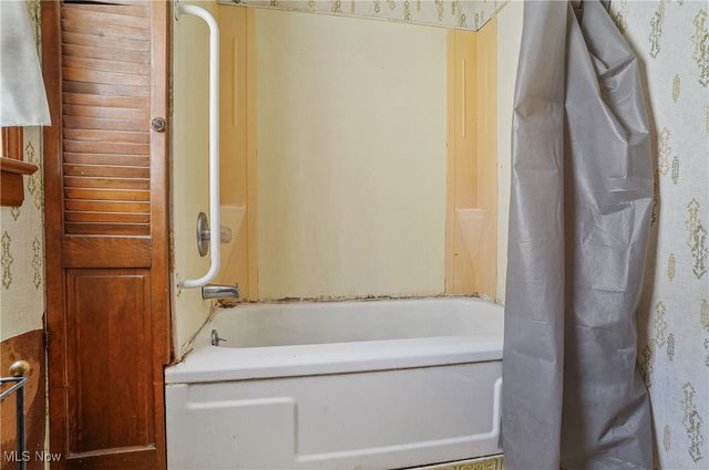 40 Manchester Avenue, Youngstown, OH 44509