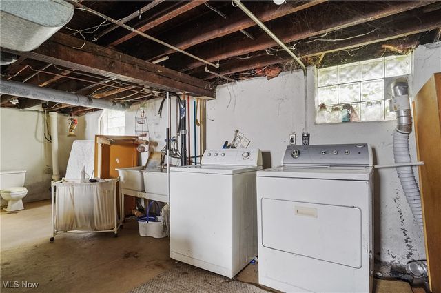 40 Manchester Avenue, Youngstown, OH 44509