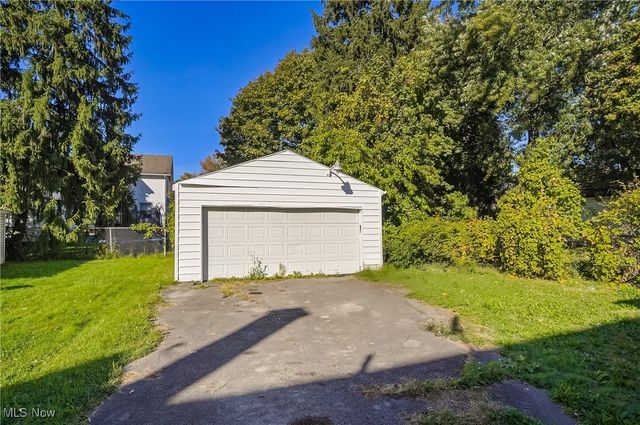 40 Manchester Avenue, Youngstown, OH 44509