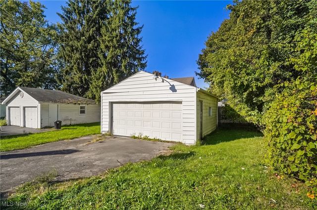 40 Manchester Avenue, Youngstown, OH 44509