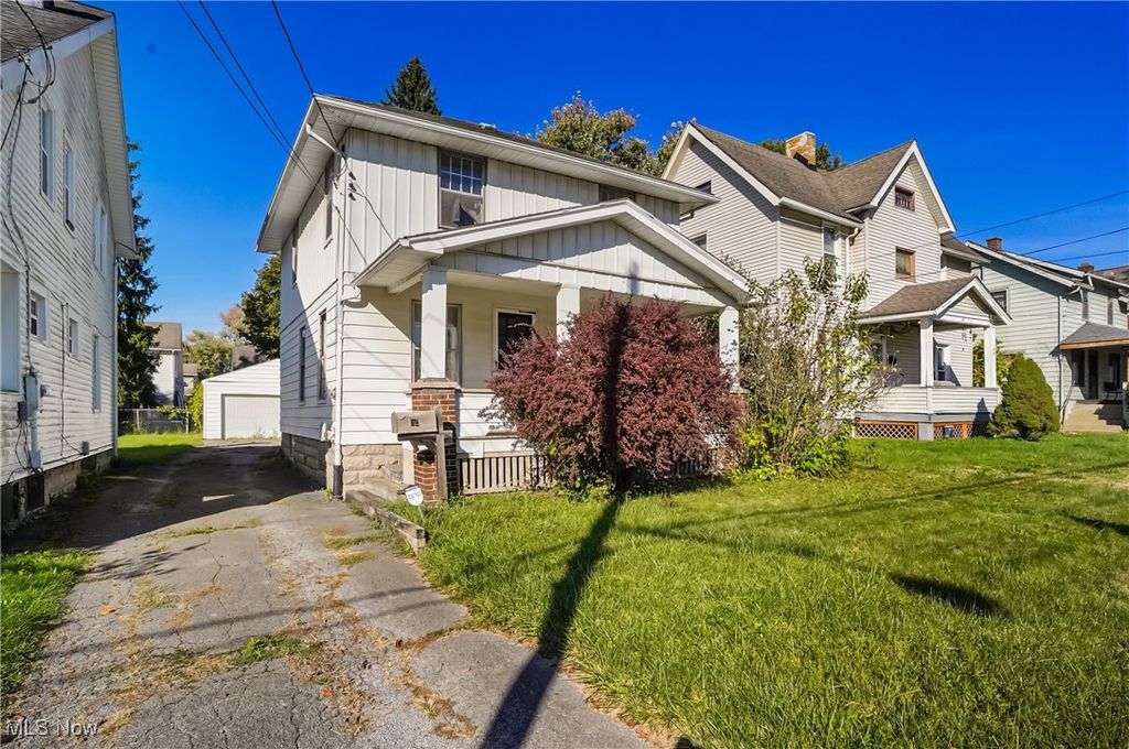 40 Manchester Avenue, Youngstown, OH 44509