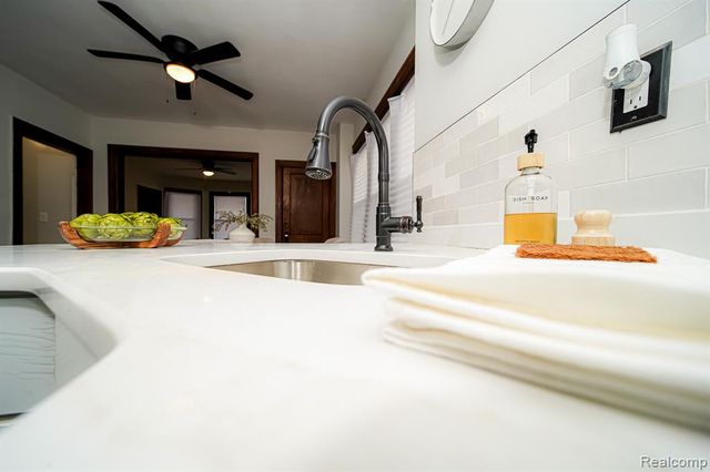 709 Ashland Street, Detroit, MI 48215