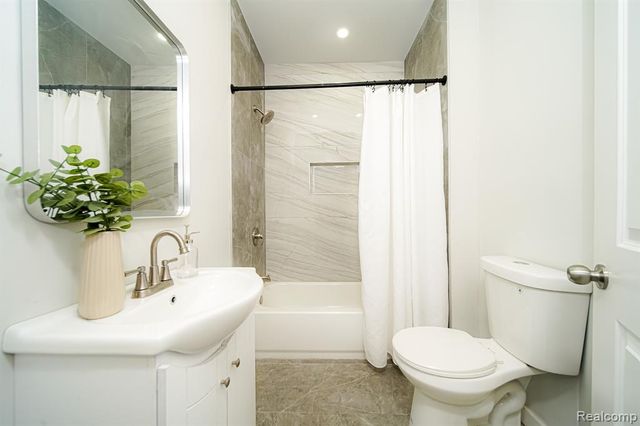 709 Ashland Street, Detroit, MI 48215