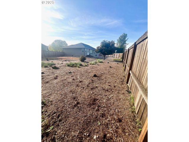 99 Rainbow Way, Kelso, WA 98626