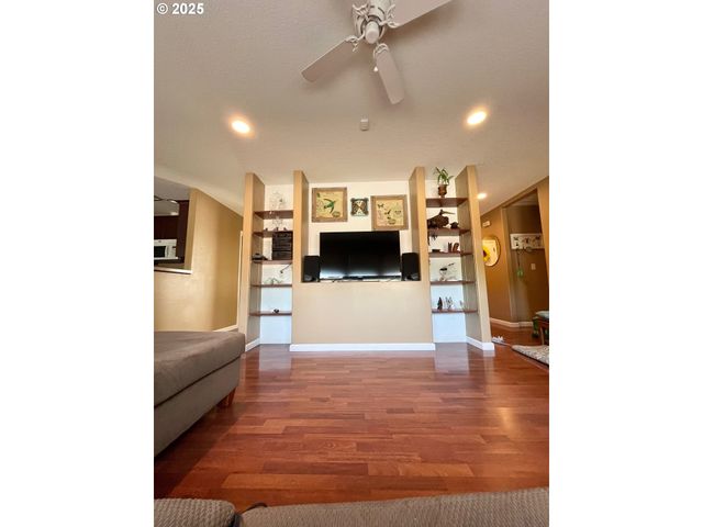 99 Rainbow Way, Kelso, WA 98626