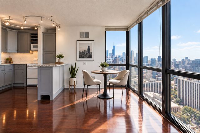 1122 N CLARK Street 3202, Chicago, IL 60610