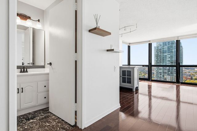 1122 N CLARK Street 3202, Chicago, IL 60610