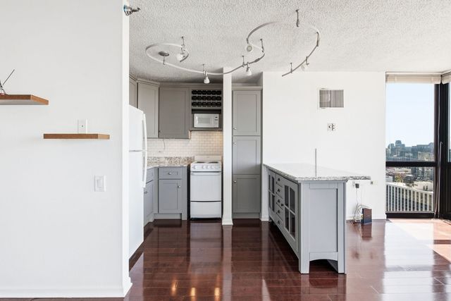 1122 N CLARK Street 3202, Chicago, IL 60610