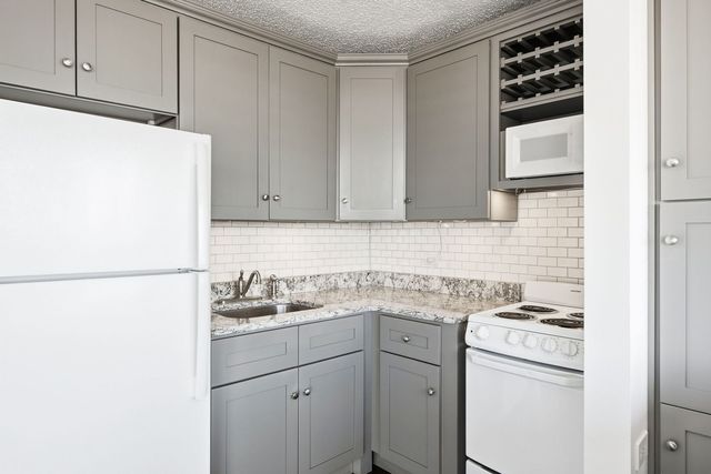 1122 N CLARK Street 3202, Chicago, IL 60610