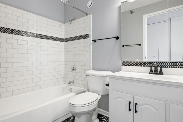 1122 N CLARK Street 3202, Chicago, IL 60610