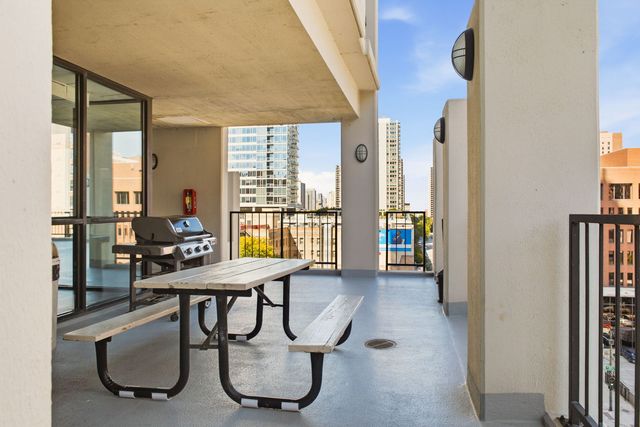 1122 N CLARK Street 3202, Chicago, IL 60610