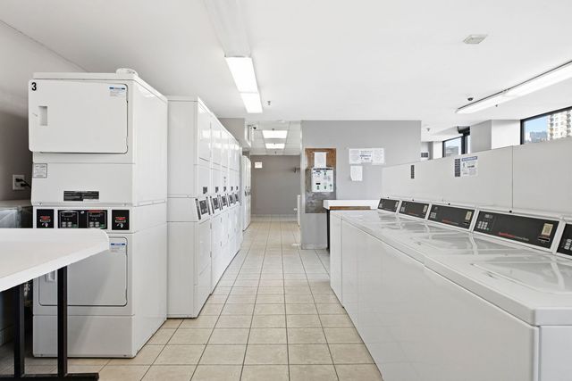 1122 N CLARK Street 3202, Chicago, IL 60610