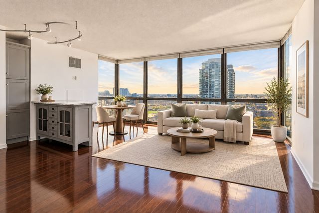 1122 N CLARK Street 3202, Chicago, IL 60610