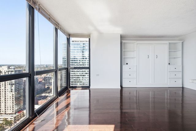1122 N CLARK Street 3202, Chicago, IL 60610